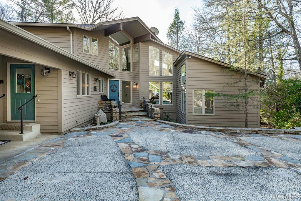 781 COLD MOUNTAIN RD, LAKE TOXAWAY, NC 28747, photo 1 of 60